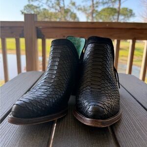 Corral Black Women’s Snakeskin Fringe Ankle Booties Teal Interior